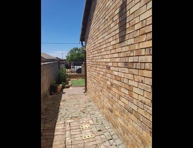 2 BEDROOM HOUSE FOR SALE IN GRASSLANDS